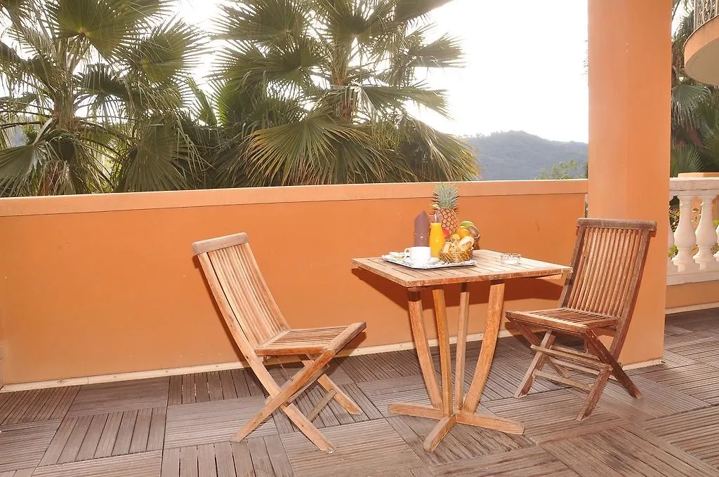 Appart Hotel Lou Castelet Carros